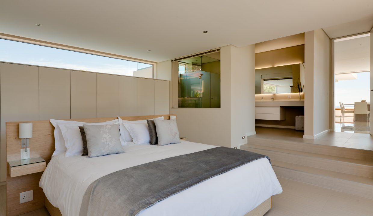 Penthouse Upper Bedroom and En-Suite Bathroom