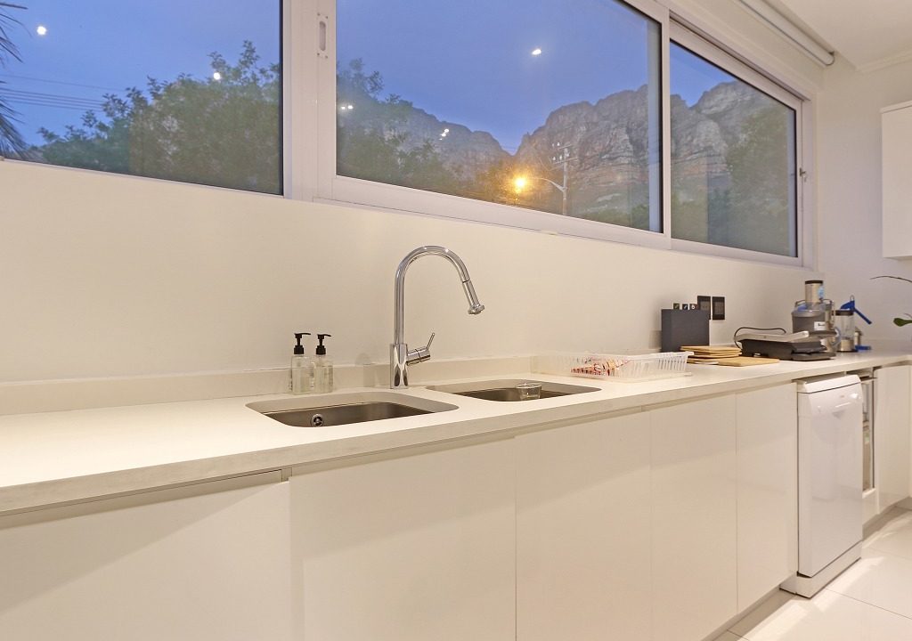 26-on-first-camps-bay-5cfa356a95811