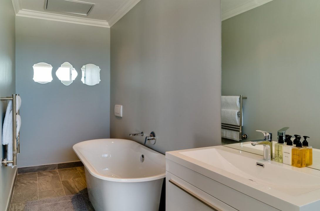 15-Ottawa-Villa-Camps-Bay-1-1090x750